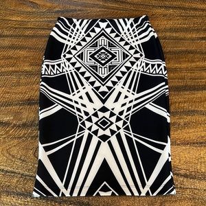 A. Byer size medium black and white design skirt